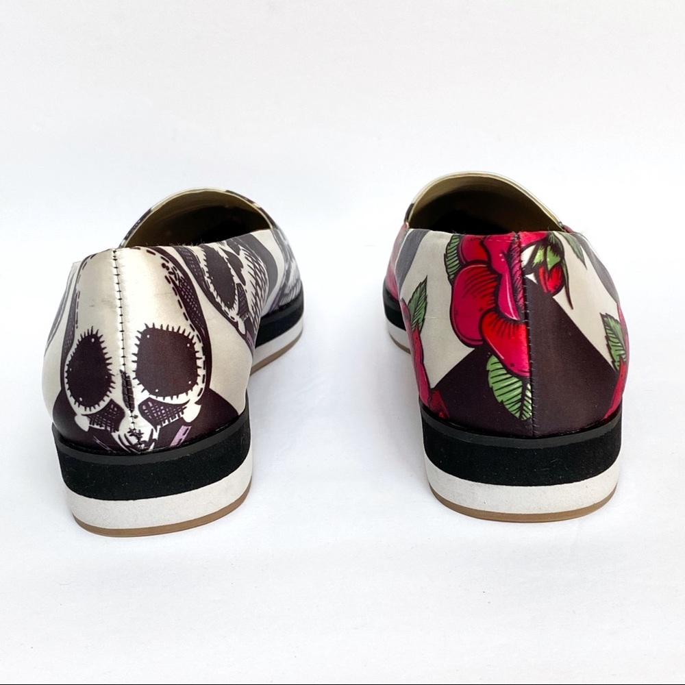 Taylor says Tayquila black white stripe skull red roses flower pointed toe flats - Picture 7 of 11